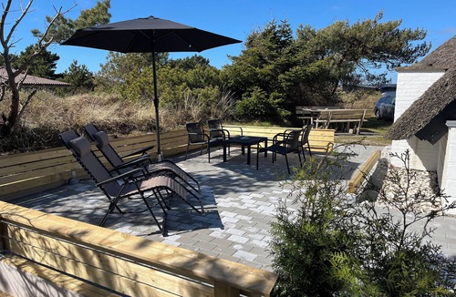 Nørre Lyngvig House | Charming summer house with a lovely large terrace