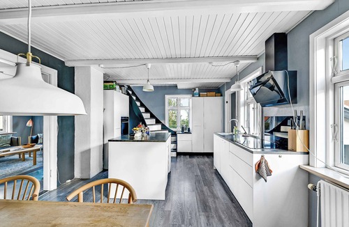 Svaneke House | Charming summerhouse w. perfect seaview location
