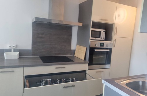 Greoux-les-Bains Apartment | Charming T2 150 m spa capacity 4 people