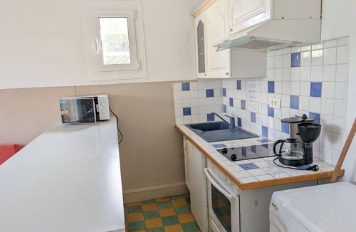 Port-la-Nouvelle Apartment | Charming T2 Apt, Garden, 150m to Beach, Parking, Sleeps 4, BBQ, 2*Rated