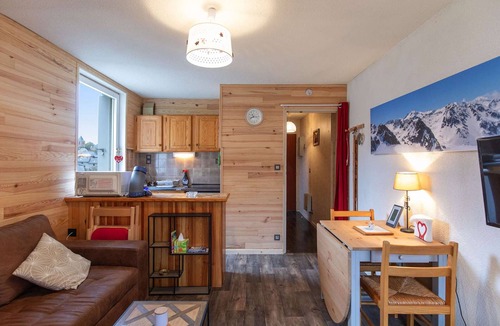 Esquieze-Sere Apartment | Charming T2 cabin, 3 pers, balcony, private parking, Luz-Saint-Sauveur