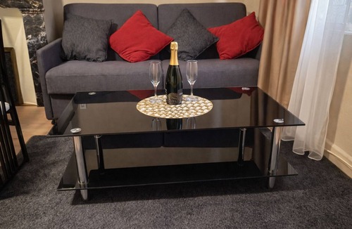 Minimes - Barriere de Paris Apartment | Charming T2 for 4 people, private parking, 10 min from metro,