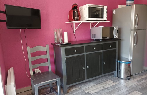 Les Arenes Apartment | Charming T2 available 18/07-1/08 and off season. Beach 800 m, swimming pool, parking,