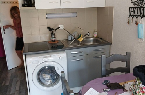 Les Arenes Apartment | Charming T2 available 18/07-1/08 and off season. Beach 800 m, swimming pool, parking,