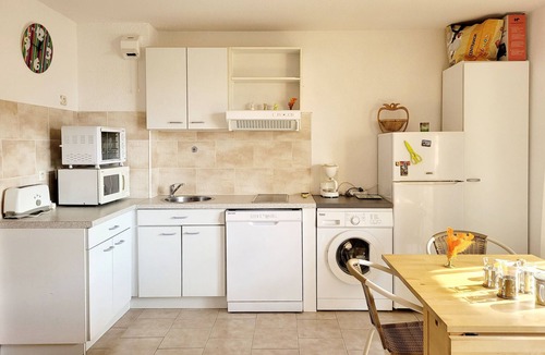 Les Hauts de Canet Apartment | Charming T2 in Canet-en-Roussillon – A/C, Pool, Tennis, Near Beach & Amenities