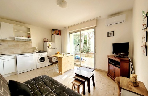 Les Hauts de Canet Apartment | Charming T2 in Canet-en-Roussillon – A/C, Pool, Tennis, Near Beach & Amenities