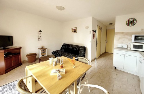 Les Hauts de Canet Apartment | Charming T2 in Canet-en-Roussillon – A/C, Pool, Tennis, Near Beach & Amenities