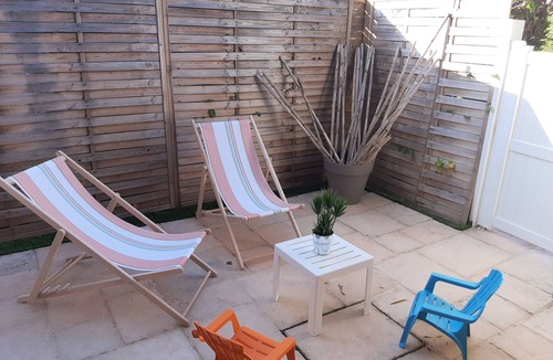 Les Bormettes Apartment | Charming T2, ground floor with 2 Terraces