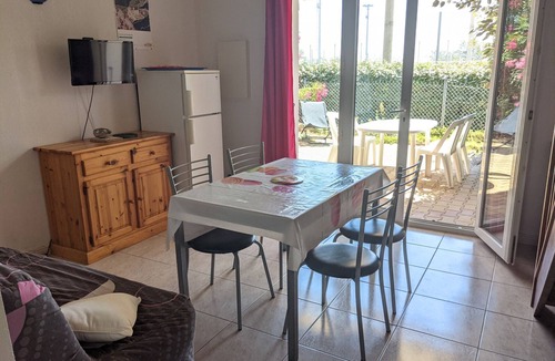 Port-la-Nouvelle Villa | Charming T2 Mezzanine Villa with Garden, 500m from Beach, Parking, Sleeps 6 – Port-la-Nouvelle