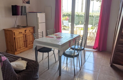 Port-la-Nouvelle Villa | Charming T2 Mezzanine Villa with Garden, 500m from Beach, Parking, Sleeps 6 – Port-la-Nouvelle