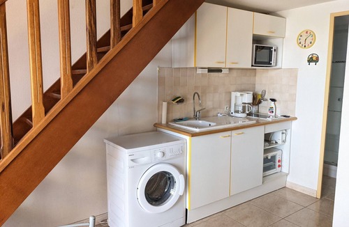 Port-la-Nouvelle Villa | Charming T2 Mezzanine Villa with Garden, 500m from Beach, Parking, Sleeps 6 – Port-la-Nouvelle