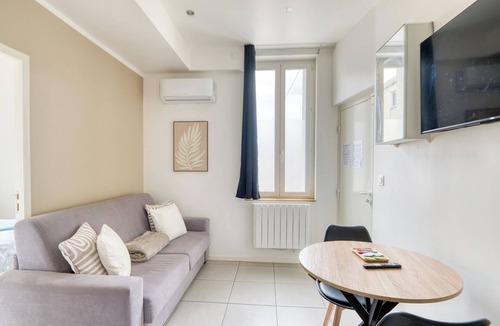 Les Poulettes Apartment | Charming T2 near Lyon!