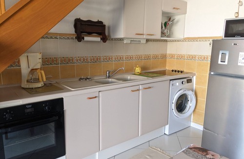 Port-la-Nouvelle Villa | Charming T2 Villa: AC, Terrace, 6 Guests, Parking, 550m to Beach, Tranquil Area