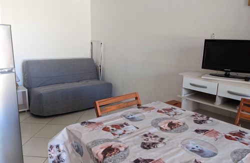 Port-la-Nouvelle Villa | Charming T2 Villa: AC, Terrace, 6 Guests, Parking, 550m to Beach, Tranquil Area