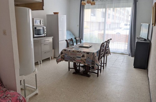 Port-la-Nouvelle Villa | Charming T2 with Courtyards, AC, Near Beach for 5 People