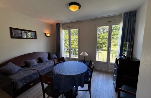 La Roche-Posay Apartment | Charming T2 with Shared Pool and WIFI 200m from the Spa