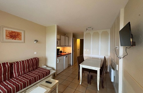 Behobie Apartment | Charming T2 with Pool and Ocean View in Urrugne