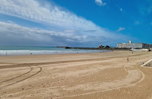 Chateau-d'Olonne Apartment | Charming T3 Apartment with Terrace Near Beach and Shops - Quiet and Green Setting
