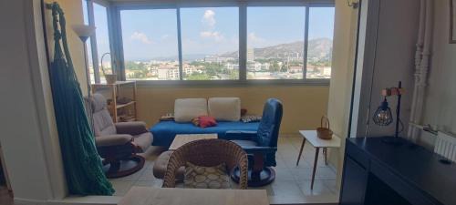 Mazargues Apartment | Charming T3 with balcony and view