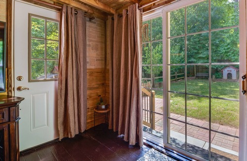 Temple House | Charming Temple Home: Sunroom & Private Backyard!