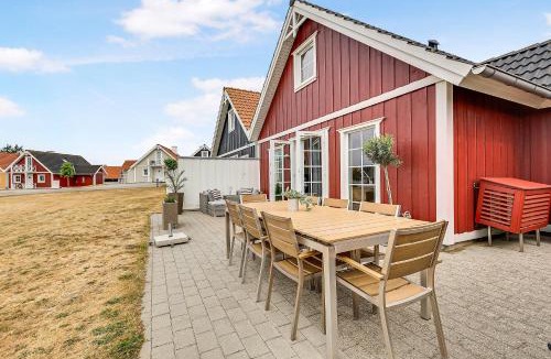 Middelfart House | Charming Terraced House By The Beach And Forest
