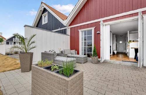 Middelfart House | Charming Terraced House By The Beach And Forest