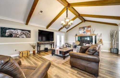 Redlick House | Charming Texarkana Home: Lake & Pool Access!