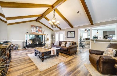 Redlick House | Charming Texarkana Home: Lake & Pool Access!