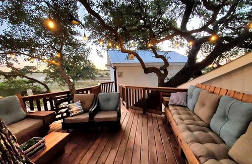 Dripping Springs House | Charming Texas Tree House with Tranquil Views Ideal for Glamping near Austin
