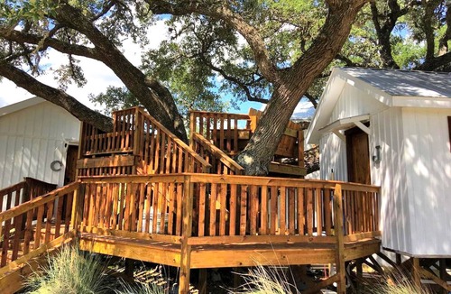 Dripping Springs House | Charming Texas Tree House with Tranquil Views Ideal for Glamping near Austin