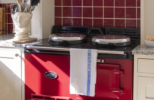 Great Horwood House | Charming thatched cottage and gardens