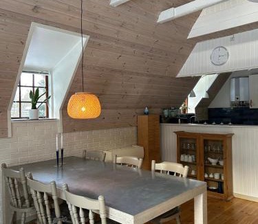 Skaverup House | Charming Thatched Cottage Near The Water