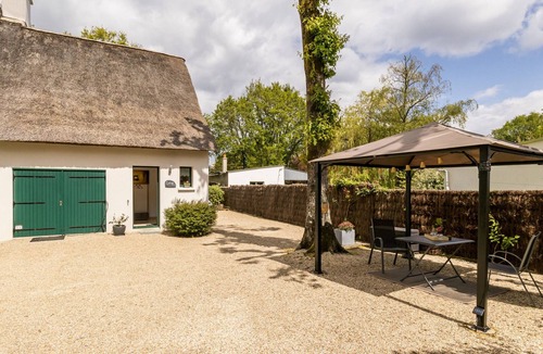 Saint-Lyphard Cottage | Charming Thatched Cottage in Peaceful Hamlet near Guérande and La Baule