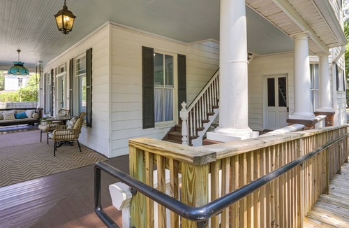 Thomasville Cottage | Charming Thomasville Getaway: Walk to Downtown!