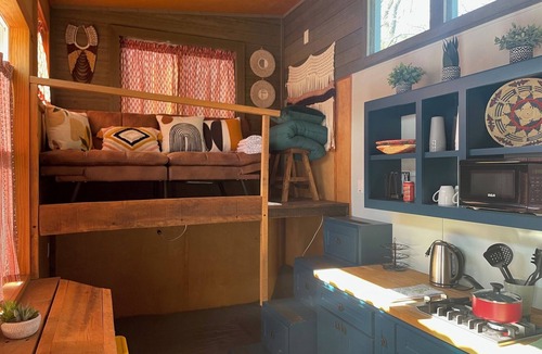 Graford House | Charming Tiny Bungalow at Rock Creek Resort on PK