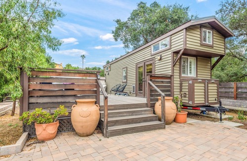 Agoura Hills House | Charming Tiny House by the beach!