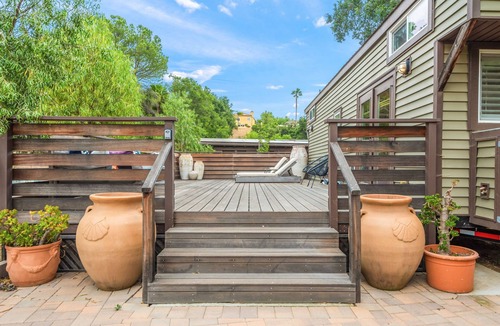 Agoura Hills House | Charming Tiny House by the beach!
