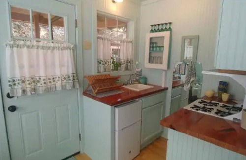 Poplarville House | Charming Tiny House in the Country
