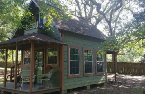 Poplarville House | Charming Tiny House in the Country