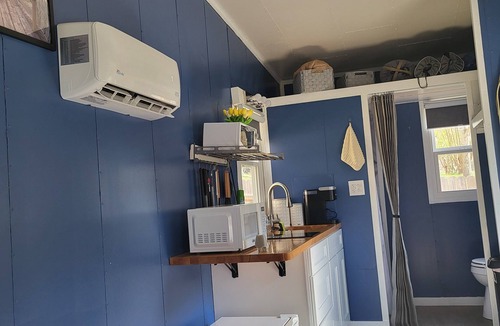 Rogersville House | Charming tiny house in Rogersville.nCome relax in this quiet country setting