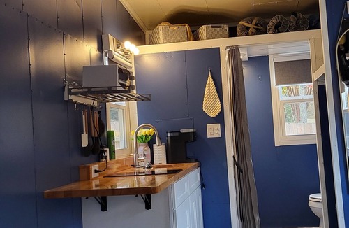 Rogersville House | Charming tiny house in Rogersville.nCome relax in this quiet country setting