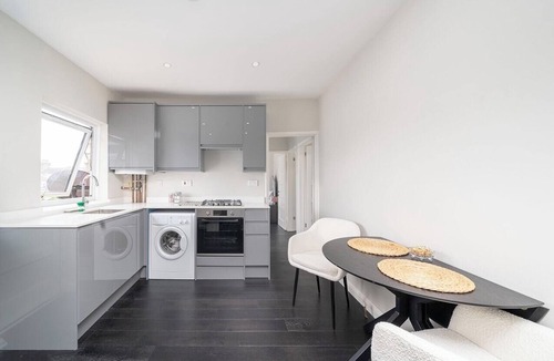 Upper Edmonton Apartment | Charming Tottenham 2-BR near Stadium