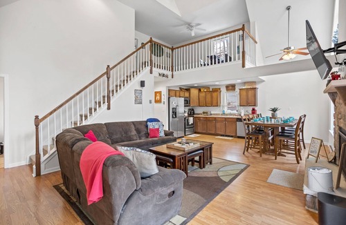 Albrightsville Ski Chalet | Charming Towamensing Trails Chalet - Sleeps 9, Fireplace, BBQ Deck & Large Yard