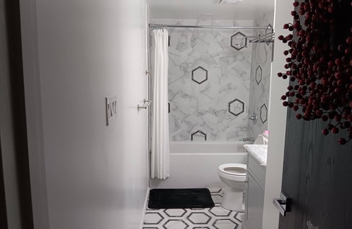Bowie House | Charming townhome in welcoming Bowie with WiFi, AC
