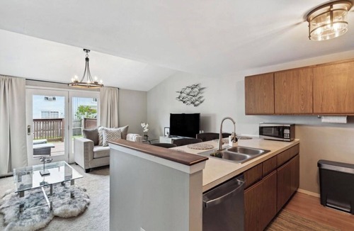 Clay House | Charming Townhome Retreat