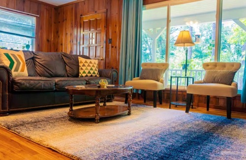 Tyler House | Charming townhome w/King Bed- Close to Everything in Tyler!