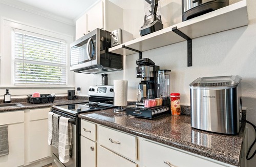 Austin Ave. House | Charming Townhouse in Downtown Waco!