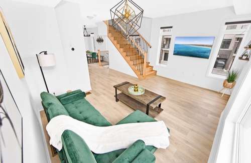Whitby House | Charming Townhouse Retreat Near Nordic Spa