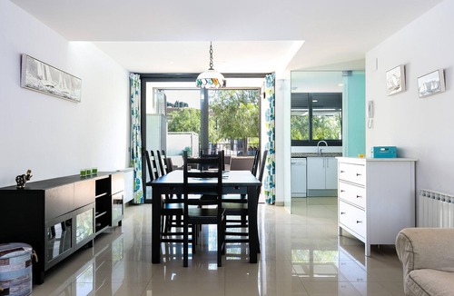 El Mas Oliva House | Charming Townhouse with Pool & Garden in Central Roses