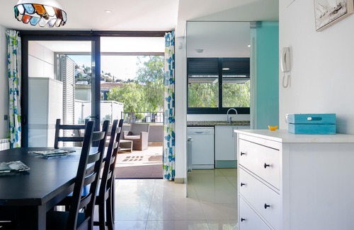 El Mas Oliva House | Charming Townhouse with Pool & Garden in Central Roses